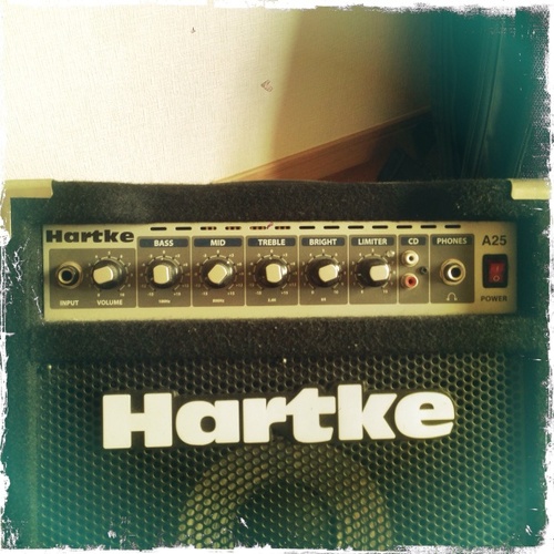 Hartke A25 アンプ