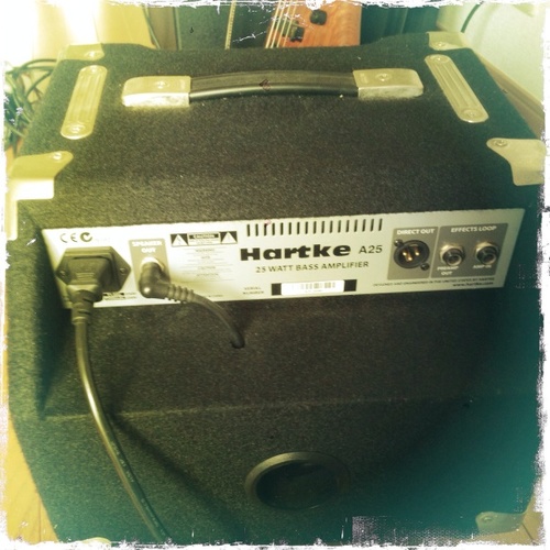 Hartke A25 アンプ 送料無料】Hartke A25 ポータブルベースアンプ