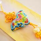 中国のお土産★刺繍が美しい蝶々のストラップ（イエロー）