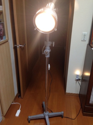 無骨な間接照明