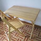 便利な折りたたみ木製机＆椅子