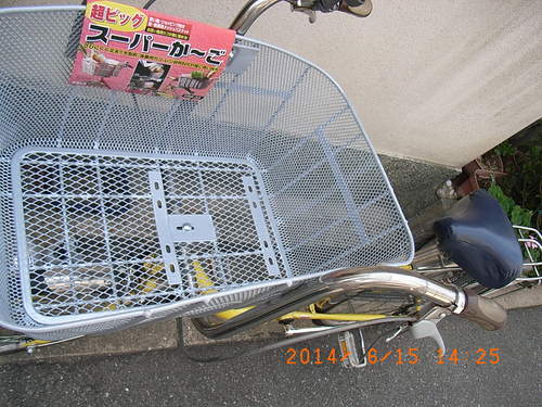 大阪の自転車出張修理店グッドサイクルがイエローで子供のせ自転車を大型バスケットに変更しお安く出品