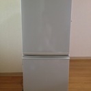 無料【シャープ】2009年製造：137L（冷蔵＋冷凍）1人暮らしサイズ