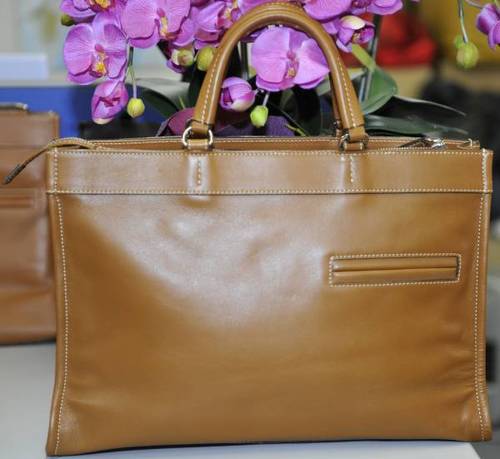 新品、日本製、本革　高級　ビジネスカバン