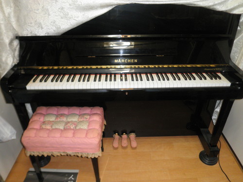 格安新品  商談中　　カワイのアップライト　メルヘンピアノMS-25　M/PE　2万円でお譲りします。 鍵盤楽器、ピアノ