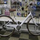[547]シティサイクル　27インチ　6段変速　LEDオートライト　ステンレスカゴ　ローラーブレーキ　ホワイト