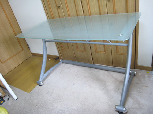 スタイリッシュ強化ガラスデスク　120cmx60cm パソコンデスクなどに