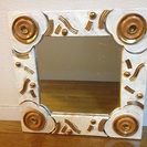 白系、凝ったデザインの鏡