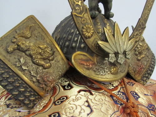 源義経の兜】出世兜◇獅子頭◇西陣織座布団◇鉄◇武具◇