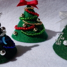 「ビーズ刺繍でクリスマスツリー作り」