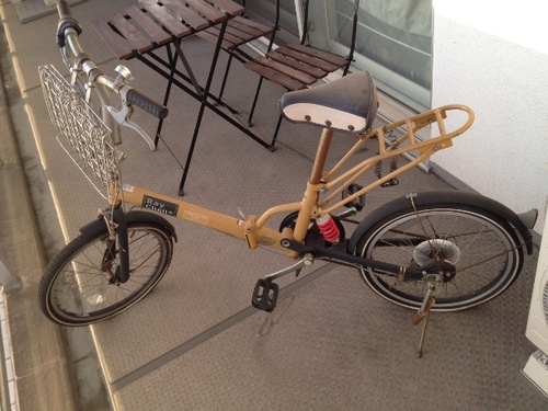 オレンジのオシャレ折りたたみ自転車