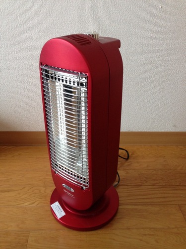【取引終了しました】コンパクトな首振り機能付きカーボンヒーター　美品です