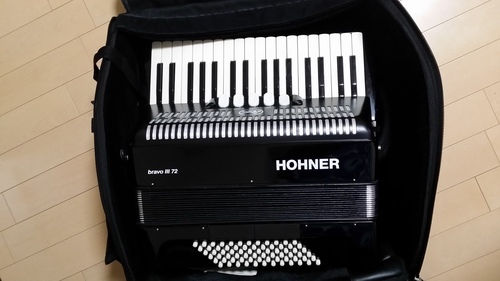 アコーディオン  Hohner Bravo III 72