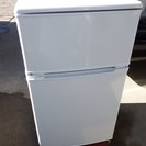 ユーイング 88L 2ドア冷蔵庫（直冷式）ホワイトUING UR...