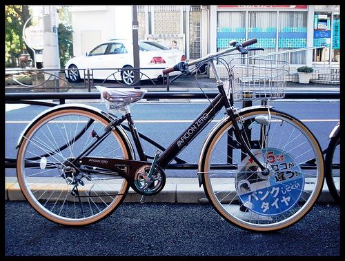 ★新品＊ちょっと傷あり＊超特価車＊シティサイクル＊27インチ＊外装6段ギヤ＊LEDオートライト＊ブラウン