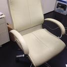 オフィス用背もたれつき白椅子
