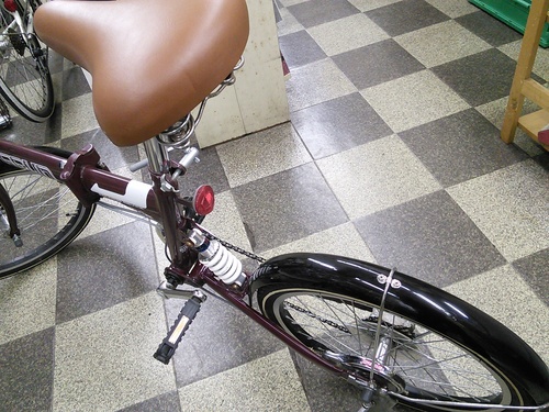 [927]中古自転車　折りたたみ自転車　20インチ　6段変速　Rサス　前カゴ付　ブラウン