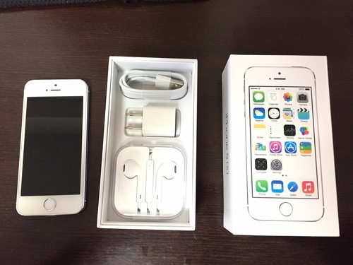 SB iPhone5S 32GB ホワイト 譲ります。