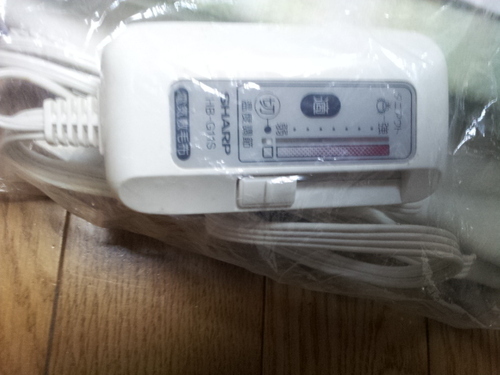 値下げしました！シャープ 電気敷き毛布 ＨＢ－Ｇ１１ｓ温かいです！