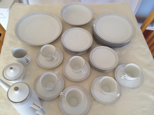 SOLD：ナルミ　ボーンチャイナ　ディナーパーティー＆ティーセット　全35ピース　未使用あります　Narumi Bone China