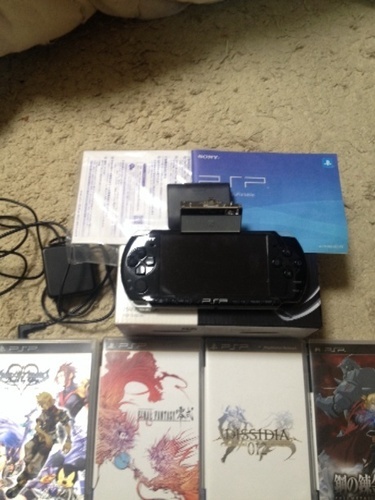 絶対お得・・これだけそろえば間違いない！値下げしました！！PSP3000本体とゲームソフト7 本とワンセグチューナーメモリー8G４G