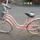 無料配達地域あり、整備した26インチ、淡いピンクの中古自転車を自...