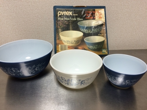 Pyrex　ミルクガラス　ボウル３点セット　（未使用）