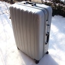 旅行用スーツケース(鍵付き)