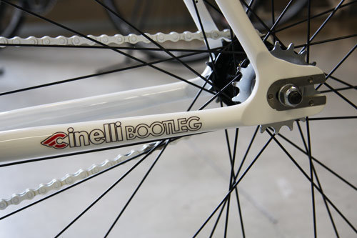 イタリア３大自転車メーカー「Cinelli」  おしゃれで人気の高いbootleg mystic rats ピストバイク