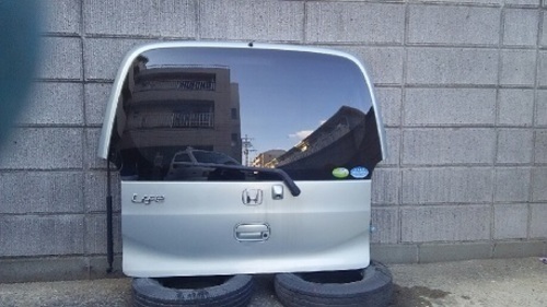 HONDALifeのリアのパーツです。