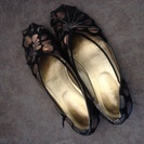ツモリチサトウォークの靴（黒とゴールド水玉）