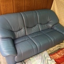 青色のソファー