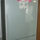 日立　冷蔵庫　３ドア　R-S37TV（２００５年購入）365L