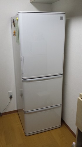 シャープ冷蔵庫　350L　使用1年未満