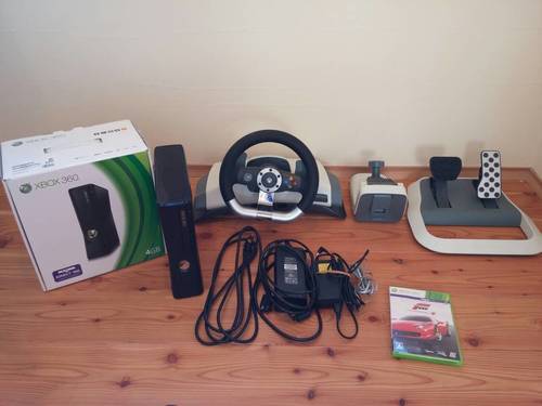 【Xbox360S 4G】+【Forza4】+【XBOX360+ ワイヤレスレーシングホイール】の セット