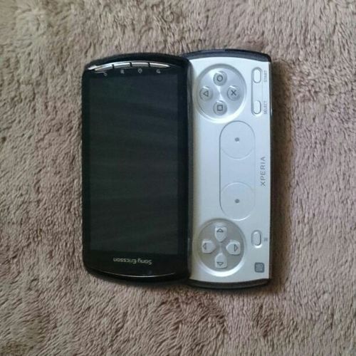 XPERIA play SO-01D docomo 特典付き - ドコモ