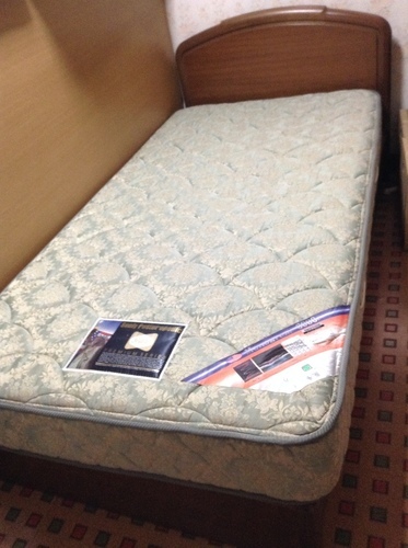 売れました。30000円でお譲りします。高級ホテルでも使用されているシーリーのシングルベッド。