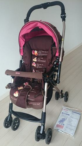 \b【成約しました】Aprica A型ベビーカー Laura ＋ レインカバー