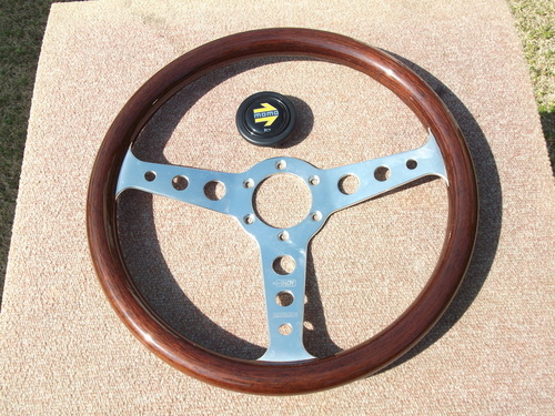 momo ステアリング ウッド 「インデイ」 ホーンボタン付 MOMO