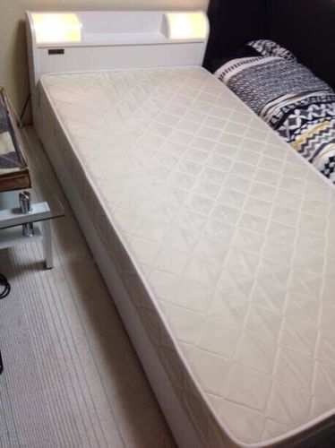 IKEAのシングルベッド（マットレス収納付)　美品