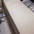 IKEAのシングルベッド（マットレス収納付)　美品　