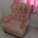可愛いピンクの一人掛けソファー！