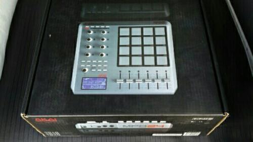 AKAI MPD24 　完全動作品　中古　箱付き
