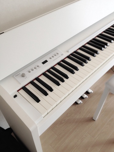 ローランド 電子ピアノ ホワイト