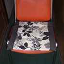 椅子4脚とひも付き座布団3枚