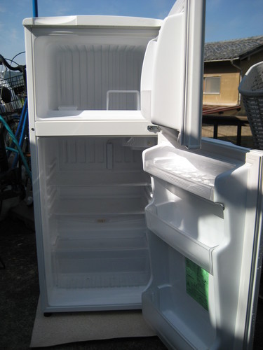 三洋２ドア冷蔵庫２０１１年製　ＳＲ－YM110（Ｗ）　運送設置確認付き￥9，５００（消費税含む）