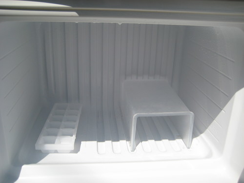 三洋２ドア冷蔵庫２０１１年製　ＳＲ－YM110（Ｗ）　運送設置確認付き￥9，５００（消費税含む）