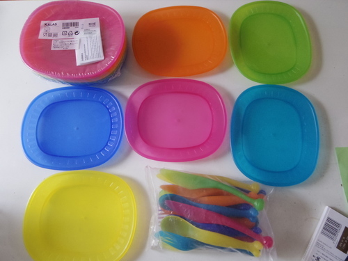Ikeaカラフルな子供用プラスチックお皿トレーとフォークナイフ新品も含めてセットで4００円 Lovefree 練馬の食器 プレート の中古あげます 譲ります ジモティーで不用品の処分