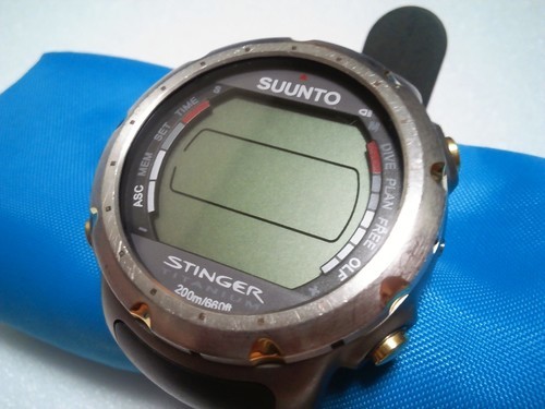 【ダイビング】ダイビングコンピューター ＳＵＵＮＴＯスティンガー チタン