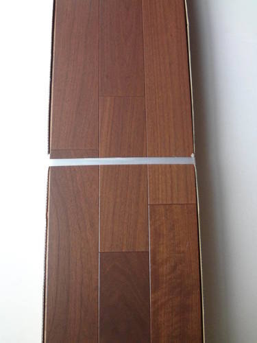 フローリング材（高級品）